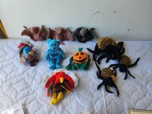 lot 222 image: Selection of Beanie Babies