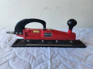 lot 231 image: Cental pneumatic air inline sander