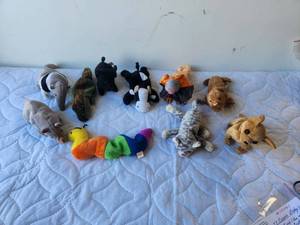 lot 238 image: Selection of Beanie Babies