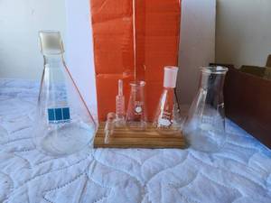 lot 183 image: Selection of lab beakers