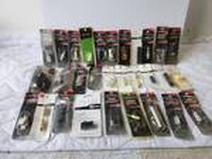 lot 236 image: Selection of adapters and couplers - Radio Shack