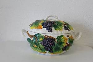 lot 15 image: Soup Tureen with raised Grape Motif