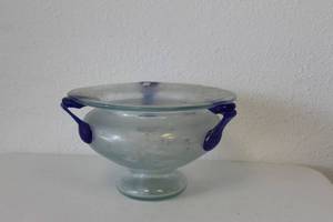 lot 7 image: Footed Murano glass bowl with three cobalt blue colored handles