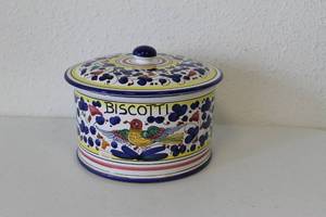 lot 8 image: Biscotti Jar of the Arabesco design collection from Sberna in Deruta Italy