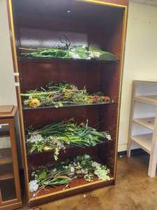 lot 33 image: Floral contents of shelves - not the display - Bldg. J