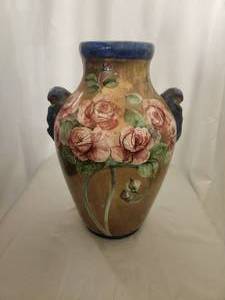 lot 120 image: Beautiful Vase adorned with roses on a gold background with cobalt blue accents. This is a rare piece by Colzi