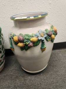 lot 148 image: Large Urn with garland of raised fruits and flowers