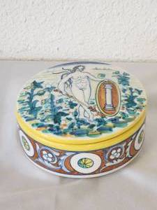 lot 171 image: Lidded hand painted trinket dish