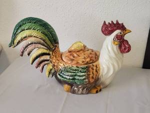 lot 186 image: Rooster cookie Jar. Hand painted in Italy (12 x 19)