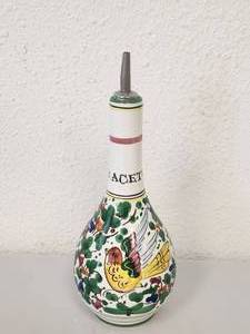 lot 214 image: Hand painted cruet bottle in the famous Arabesco green design (12). Deruta, Italy
