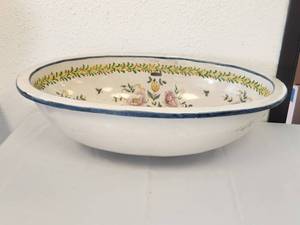 lot 250 image: Hand painted sink in soft floral design (14 x 27)