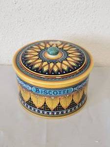 lot 216 image: Medium sized Biscotti jar in the Geometrico design by Gialletti Giulio of Italy (6 x 9)
