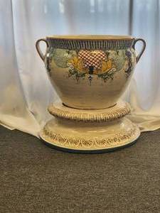 lot 97 image: Large, handled cache pot with accompanying base. matches lot 96 - Base (10 x 20) - Pot (15 x 18)