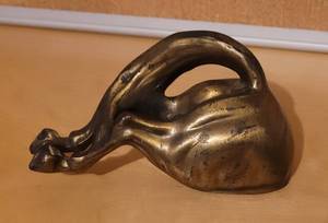 lot 13 image: VINTAGE SOLID BRASS PAPER WEIGHT IN STYLE SHOWN.