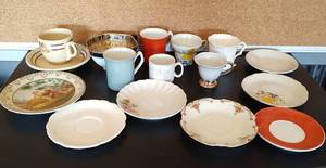 lot 50 image: VINTAGE TEA CUPS AND SAUCERS IN ASSORTED STYLES AS SHOWN.