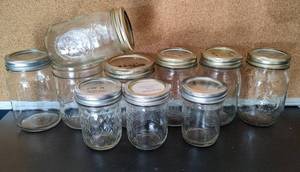 lot 65 image: CANNING JARS IN ASSORTED SIZES AS SHOWN.