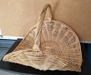 lot 74 image: WICKER WOVEN BASKET IN STYLE SHOWN.
