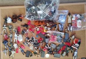 lot 78 image: STAR WARS FIGURINES AND MORE AS SHOWN.