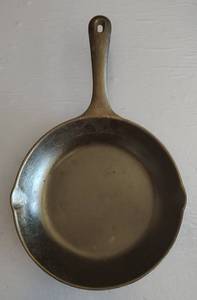 lot 83 image: VINTAGE  ANTIQUE GRISWOLD ROUND CAST IRON SKILLET #3 #13 AS SHOWN. CHECK IT OUT