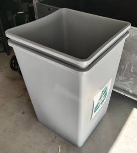 lot 92 image: (2) RUBBERMAID 35 GALLON SQUARED TRASHCANS #3958 AS SHOWN. SEARCH THESE UP (SOLD 2 X THE MONEY)