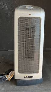lot 94 image: LASKO SPACE HEATER MODEL 5307 AS SHOWN.