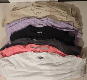 lot 98 image: (24) NEW T-SHIRTS IN ASSORTED COLORS AND SIZES AS SHOWN. PERFECT FOR PRINTING (SOLD 24 X THE MONEY)