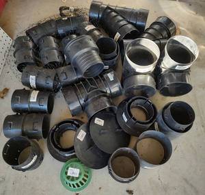 lot 121 image: LOT OF PLUMBING PARTS AS SHOWN.