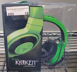 lot 19 image: RAZER KRAKEN PRO GAMING HEADSET IN PACKAGE AS SHOWN.