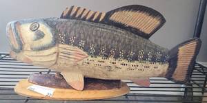lot 22 image: WOODEN HAND-CARVED FISH DISPLAY AS SHOWN.