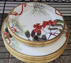 lot 24 image: CHARTER CLUB GRAND BUFFET PLATES IN HOLY BERRY PATTERN AS SHOWN. SEARCH THESE UP