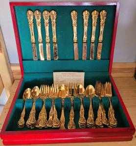 lot 25 image: F B ROGERS & SONS FRENCH ROSE GOLD PLATED 42 PIECE FLATWARE SET WITH BOX AS SHOWN.