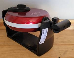 lot 36 image: COOKS WAFFLE MAKER AS SHOWN.