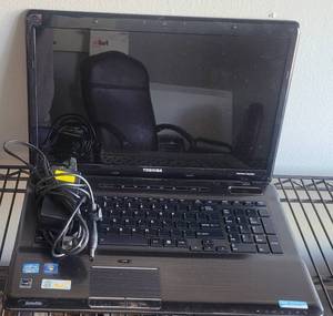 lot 48 image: TOSHIBA LAPTOP WITH CHARGER AS SHOWN.