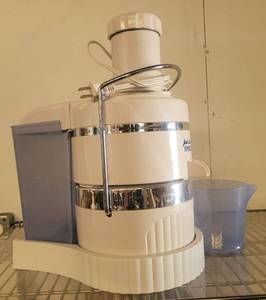 lot 51 image: POWER JUICER AS SHOWN.