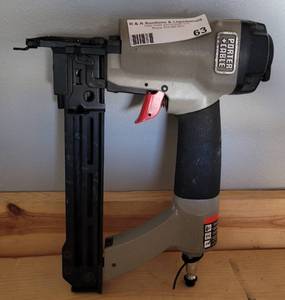 lot 63 image: PORTER CABLE 14 NARROW CROWN STAPLER AS SHOWN.