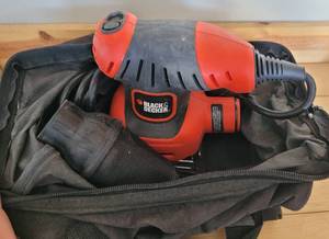 lot 68 image: BLACK AND DECKER FINISH SANDER WITH BAG AS SHOWN.