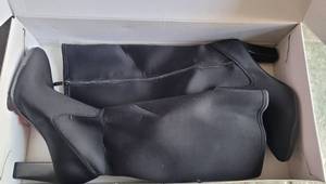 lot 79 image: ANNE KLEIN SPORT BOOTS IN BOOTS AS SHOWN.
