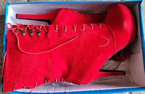 lot 80 image: DE BLOSSOM BOOTS IN BOX AS SHOWN.