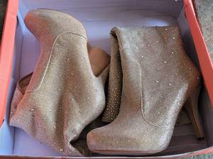 lot 84 image: DE BLOSSOM BOOTS IN BOX AS SHOWN.