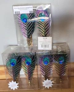 lot 88 image: PEACOCK THEMED CHRISTMAS DECOR AS SHOWN.