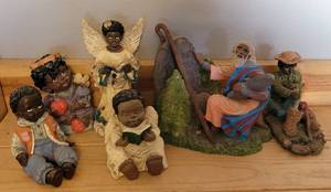 lot 90 image: LOT OF FIGURINES AS SHOWN.