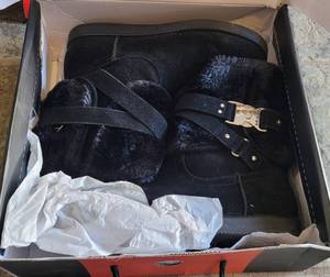 lot 95 image: BY GUESS BOOTS IN BOX AS SHOWN.