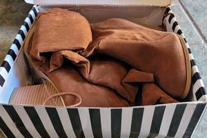 lot 97 image: CHASE & CHLOE BOOTS IN BOX AS SHOWN.