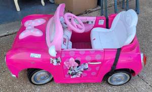 lot 111 image: GIRLS RIDE-ON MINI MOUSE CAR AS SHOWN.