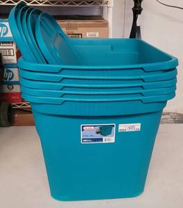 lot 128 image: (5) PLASTIC CONTAINERS WITH LIDS AS SHOWN. (SOLD 5 X THE MONEY)