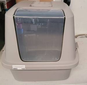 lot 133 image: PLASTIC PET STATION AS SHOWN.