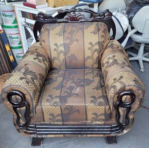 lot 141 image: UPHOLSTERED SOFA CHAIR IN STYLECOLOR SHOWN.