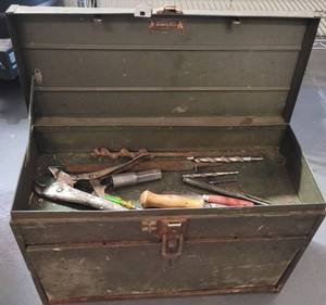 lot 145 image: METAL TOOL BOX WITH CONTENTS AS SHOWN.