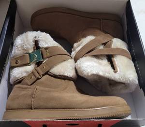 lot 147 image: BY GUESS BOOTS IN BOX AS SHOWN.
