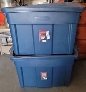 lot 152 image: (2) CONTAINERS WITH LIDS AS SHOWN. (SOLD 2 X THE MONEY)